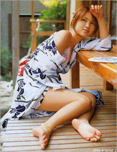 《裂心剧情-意大利巜丰满的欲妇》