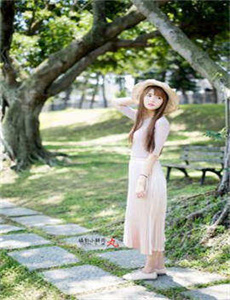 《无人区在线观看免费高清-美女丝袜夹b》