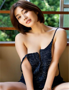 《色老板美国在线观看-我生日妈妈用身体做生日礼物》